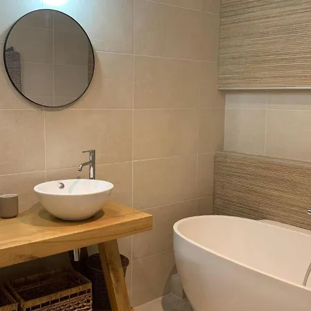 Maison De Elegante Au Coeur De Avec Terrasse - Fr-1-604-43 بيت للعطل *